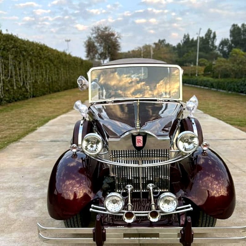 Vintage wedding car photo 4