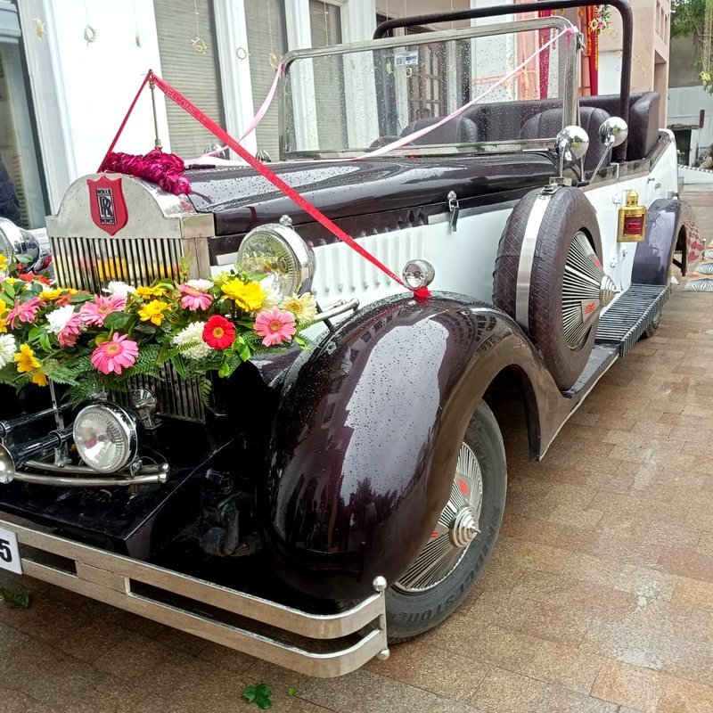 Vintage wedding car photo 6
